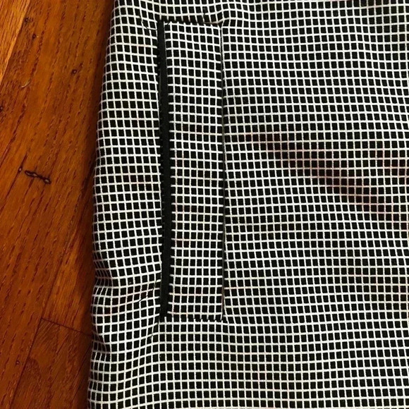 ZARA BASICS WOMENS BLACK BLACK/WHITE DRESS SHORTS SIZE M EUC - Picture 2 of 11